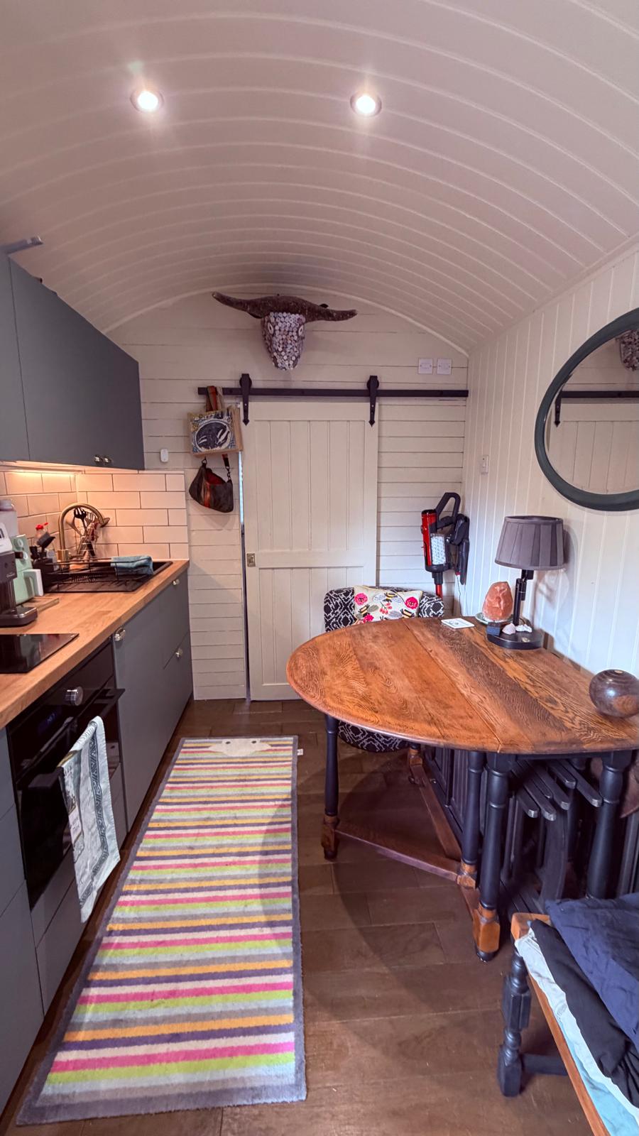 Large hut bedroom nook